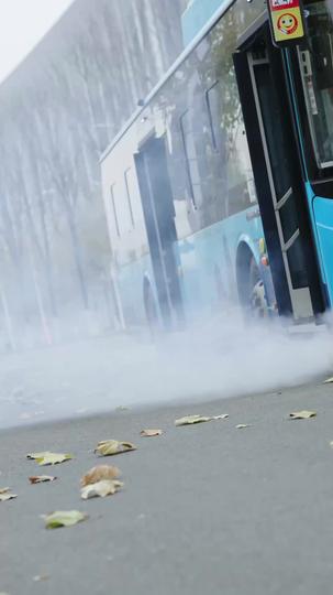 Route vers la ruine : Un Bus, Un Siège, Un Désastre Épisode4