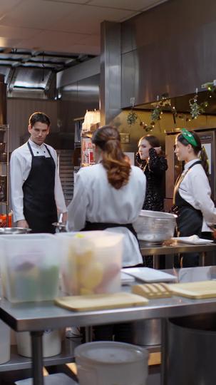 Food, Love, Robots Episode 10