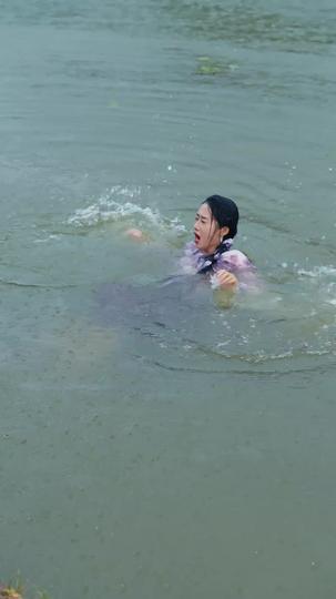Dalam Pelukan yang Salah Episode 5