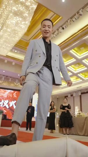 斷絕關系後，三個姐姐跪地求饒 第10集