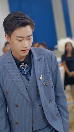 Kaya Disanjung, Bangkrut Disingkirkan Episode 8