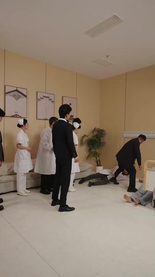 Le Monde Attend Son Retour Épisode11
