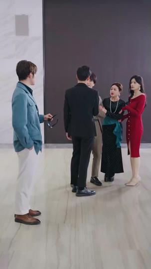 Héritière et ses Trois Oncles Magnats Épisode9