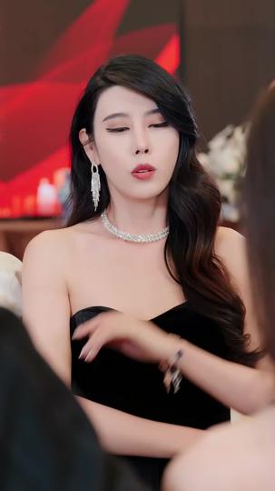 She Plays the Game, She Wins the Throne Episode 7